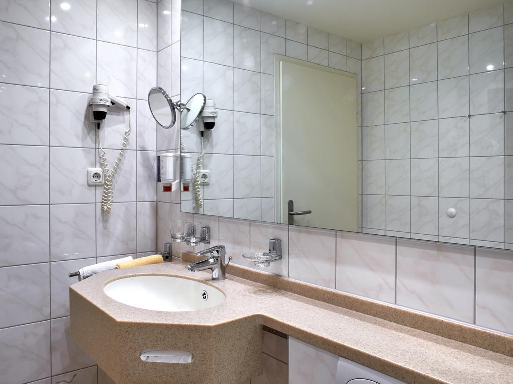 Hotel Muenster Emmelshausen Bagian luar foto